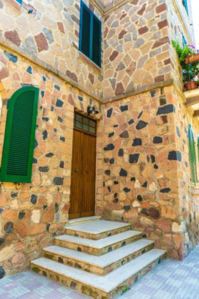 Casa castello, indipendente in stile catalano, al centro di Alghero.
